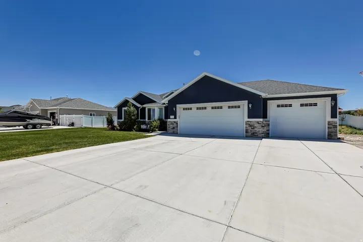3 car garage with extra room