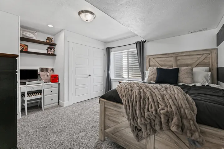 Bedroom 5 with built-in desk.