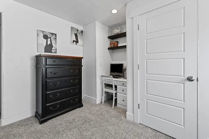 Bedroom 6 Built-in desk