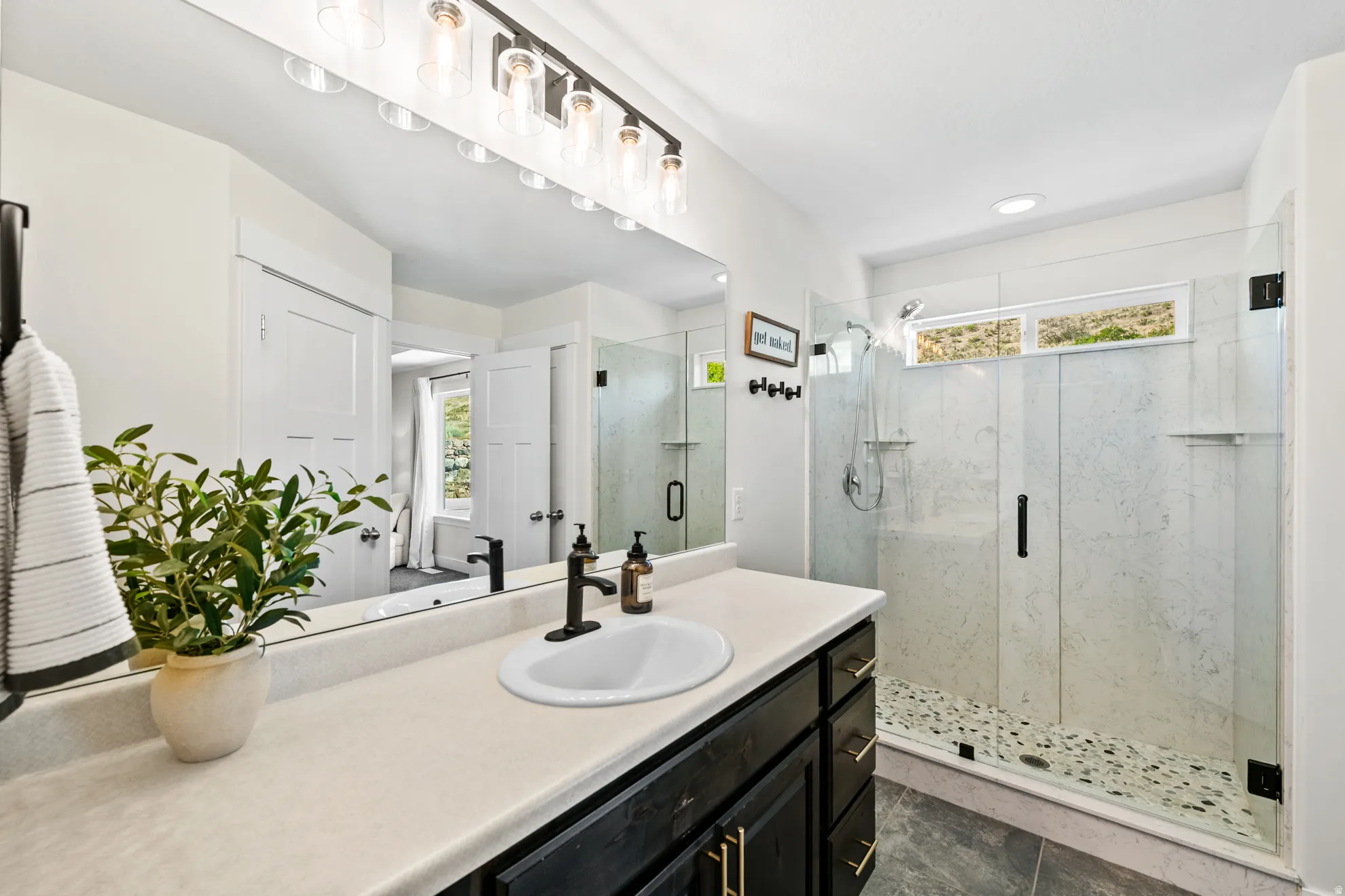 Master Bathroom, Main Floor