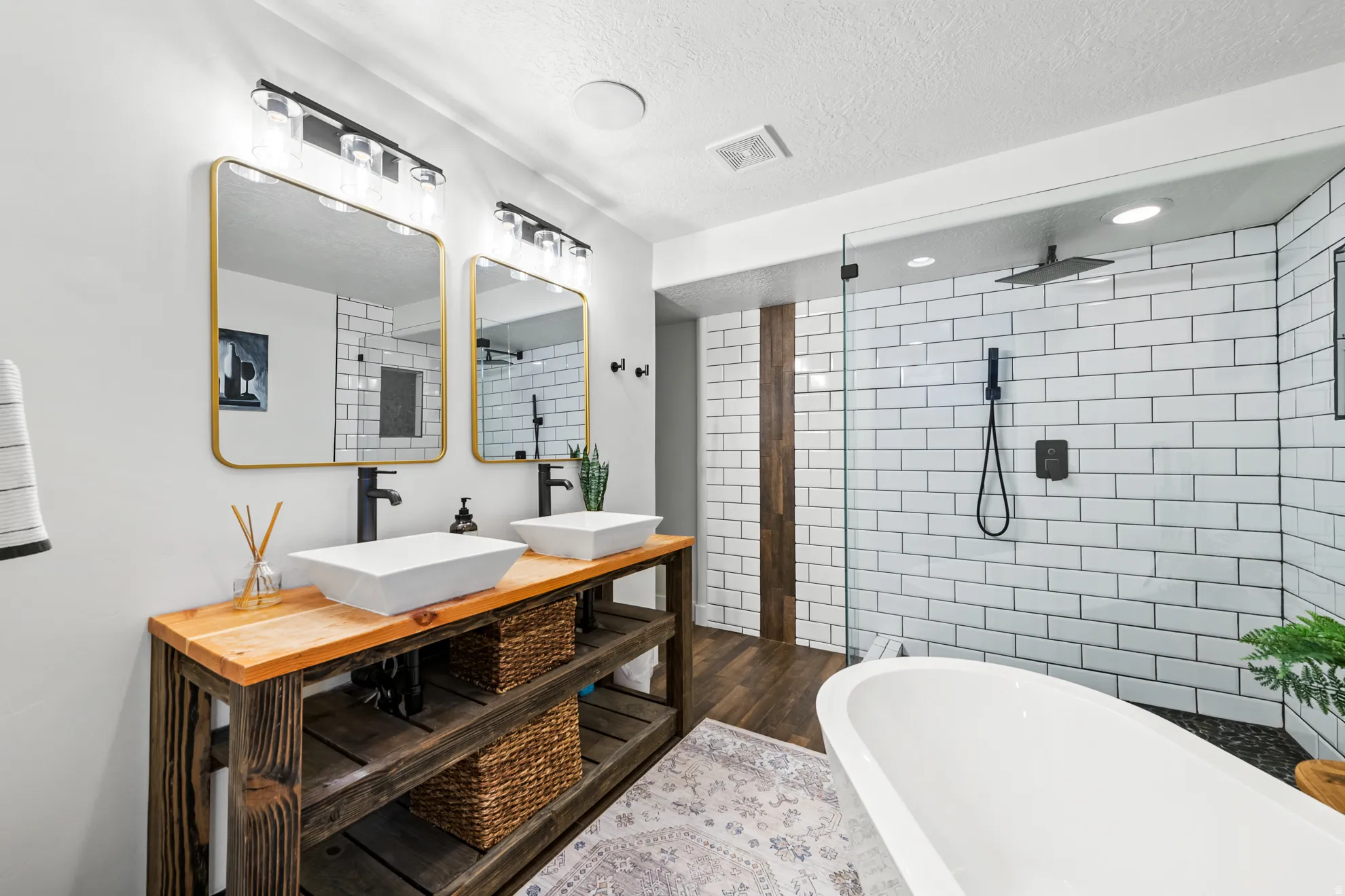 Bathroom, On Suite, Basement, Connected to 6th Bedroom (Guest Bedroom)