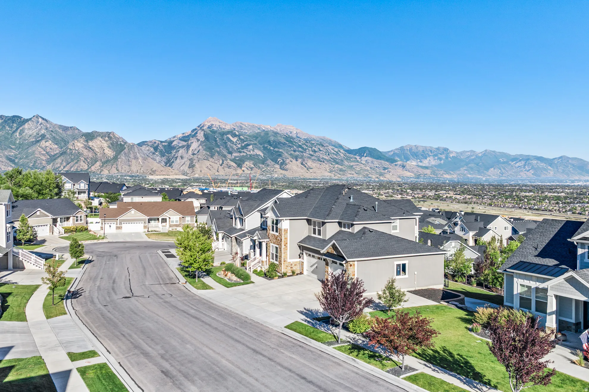 Aerial perspective showcasing the properties residential neighborhood.