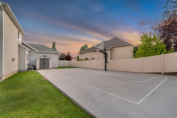 Basketball / Pickle Ball Court