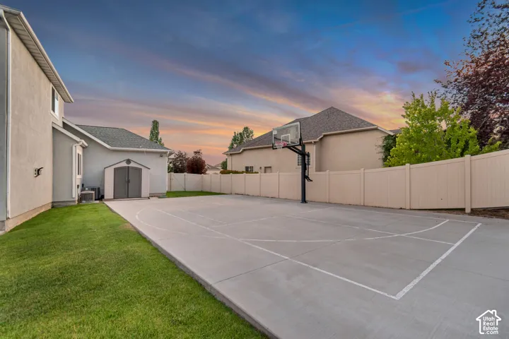 Basketball / Pickle Ball Court
