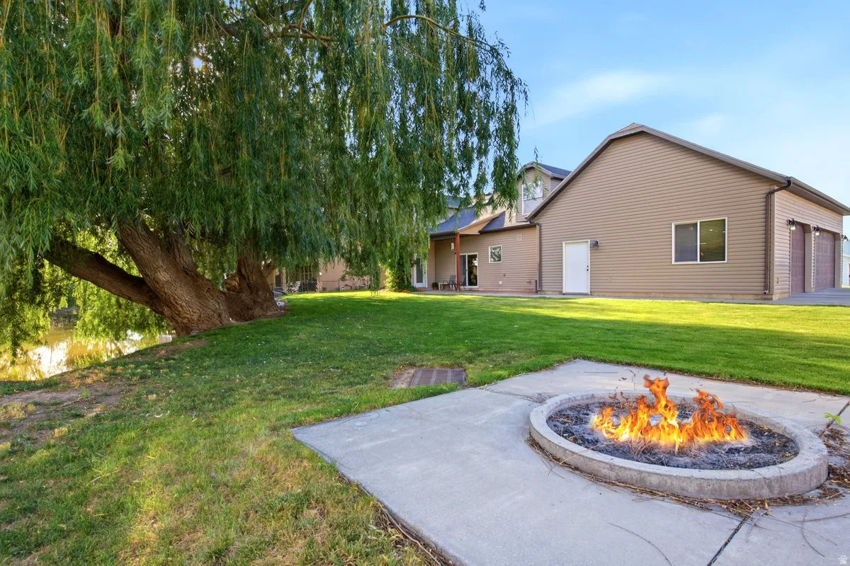 Built-in fire pit