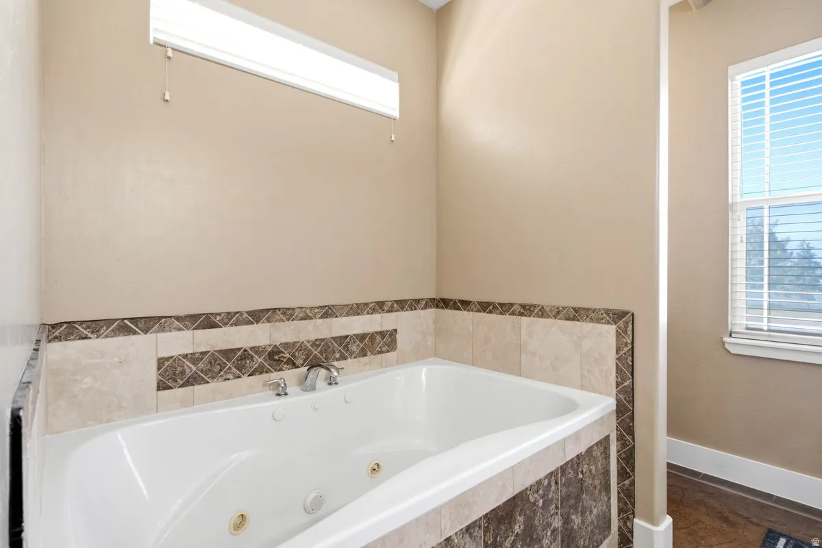 Oversized Jetted soaking tub