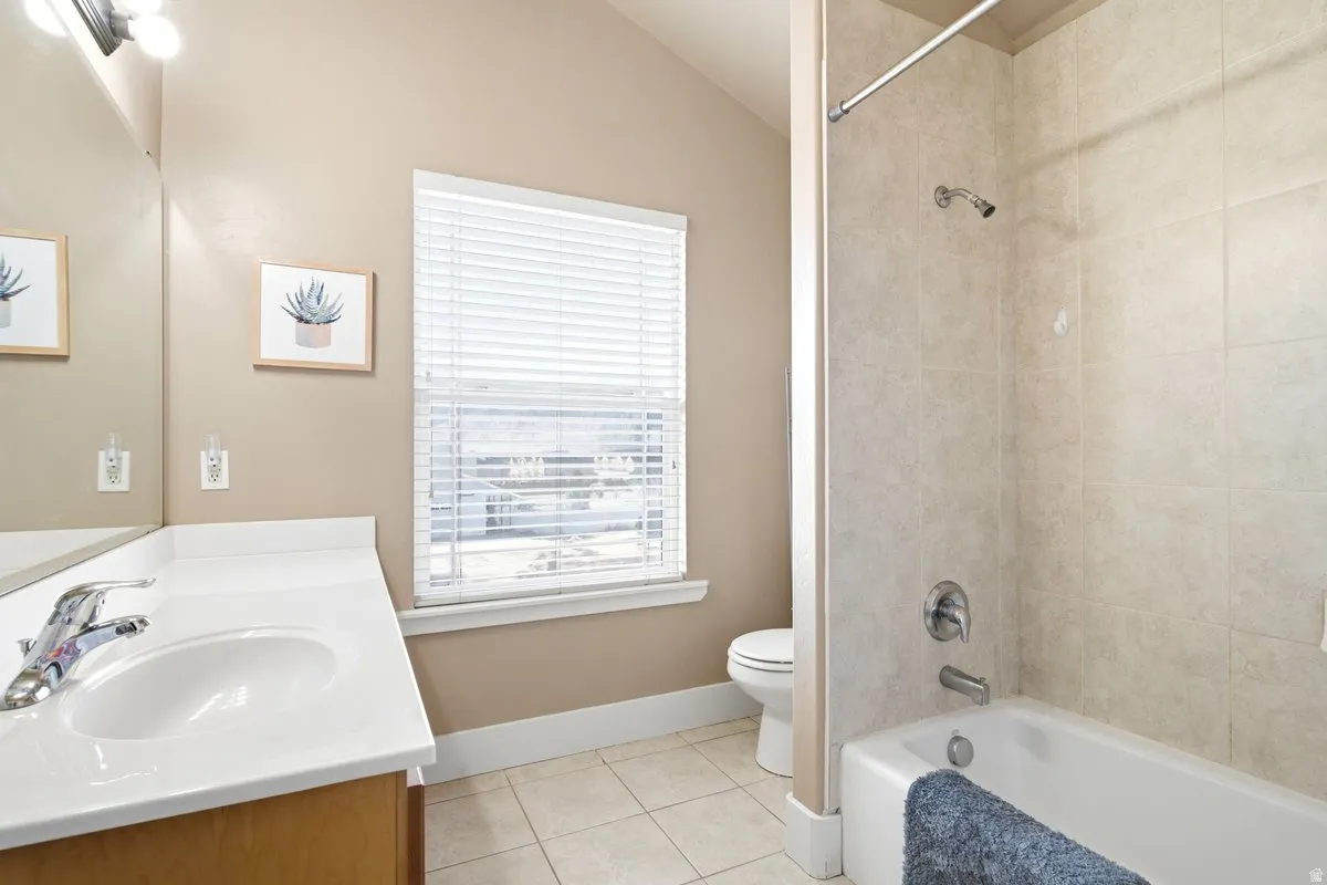 Upstairs full bath