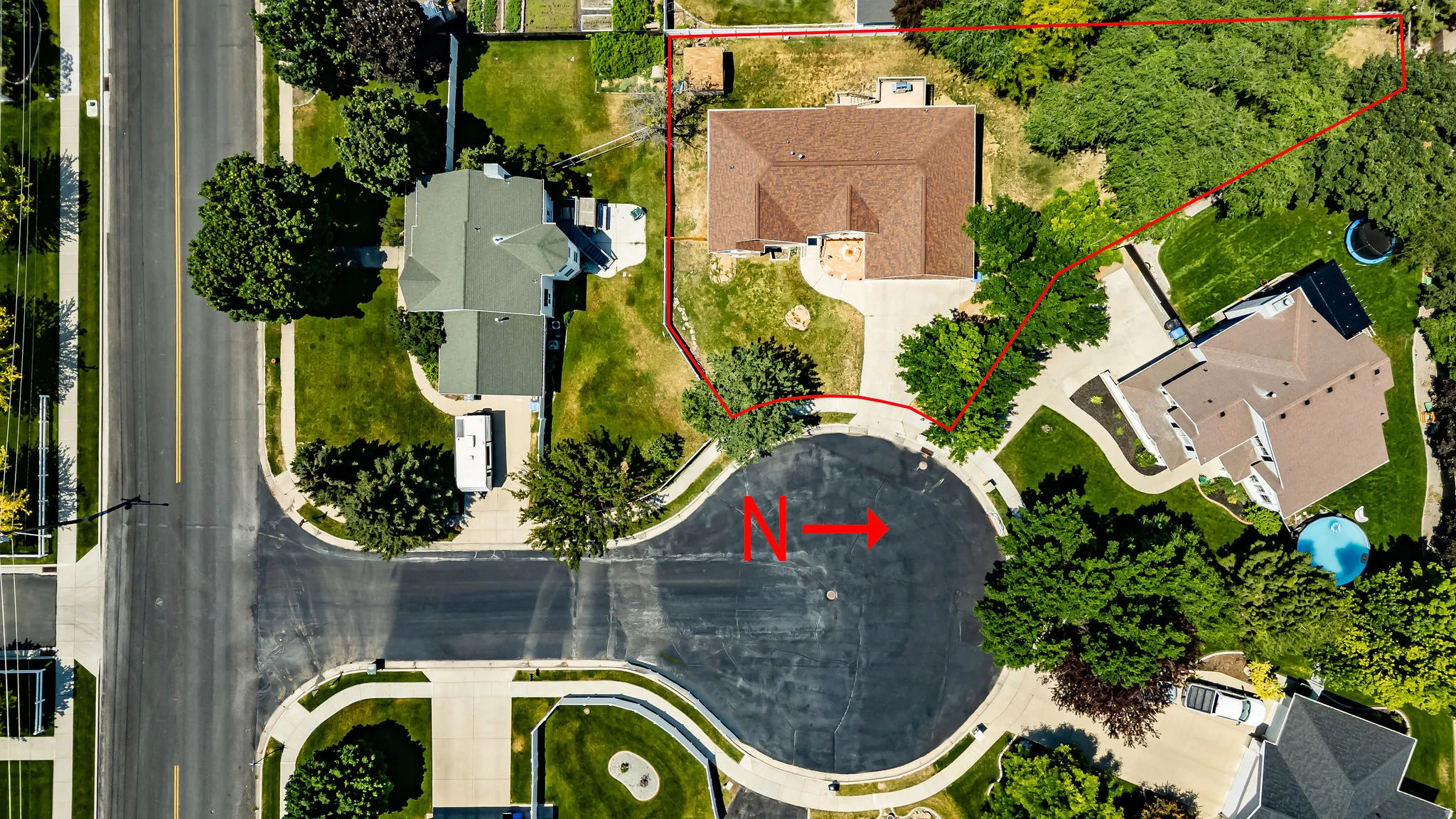 Expansive property featuring a cul-de-sac location, mature landscaping, substantial lot size, and a paved driveway