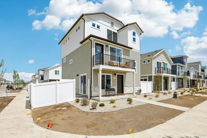 29 N Jordan River Way, Saratoga Springs, Utah 84045