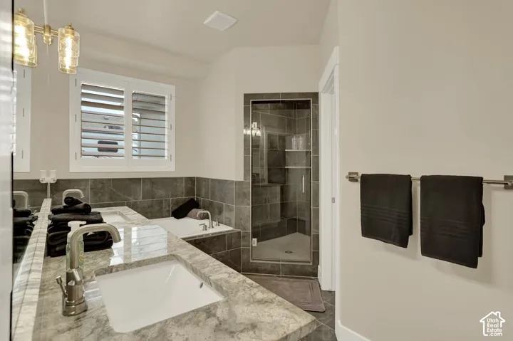 Double vanity with undermount sinks and light-toned stone countertops