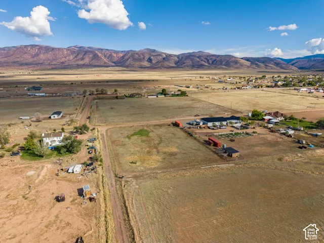 Aerial acreage featuring native desert landscape and mountain range horizon