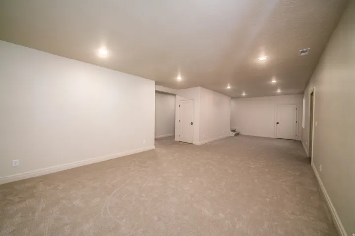 1125 E Center St, Hyde Park, Utah 84318