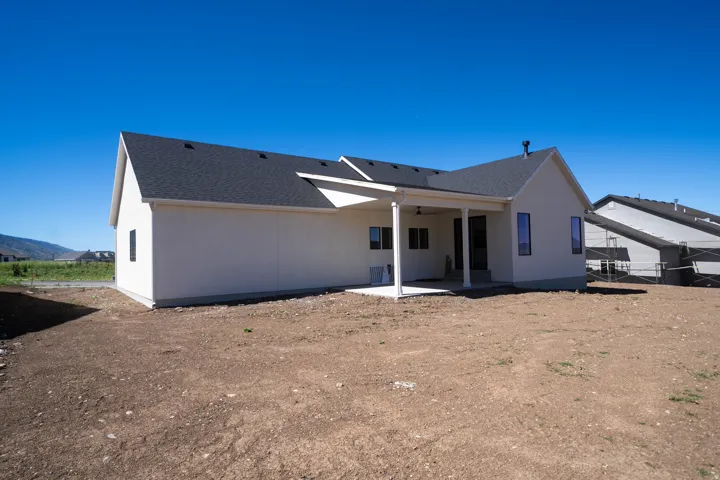 1125 E Center St, Hyde Park, Utah 84318
