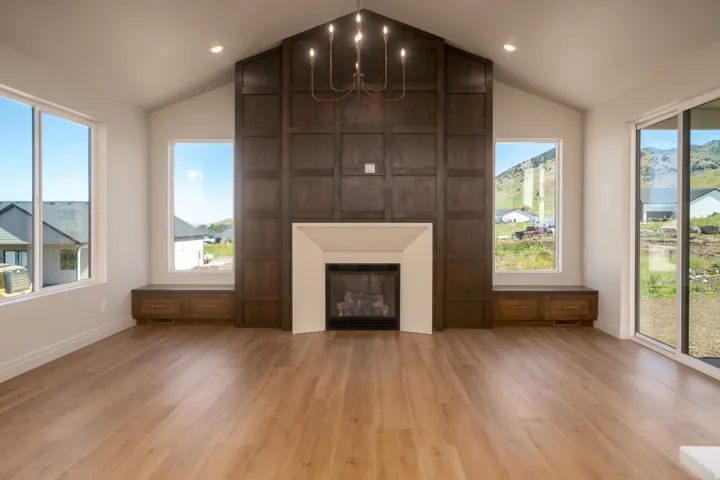 1125 E Center St, Hyde Park, Utah 84318