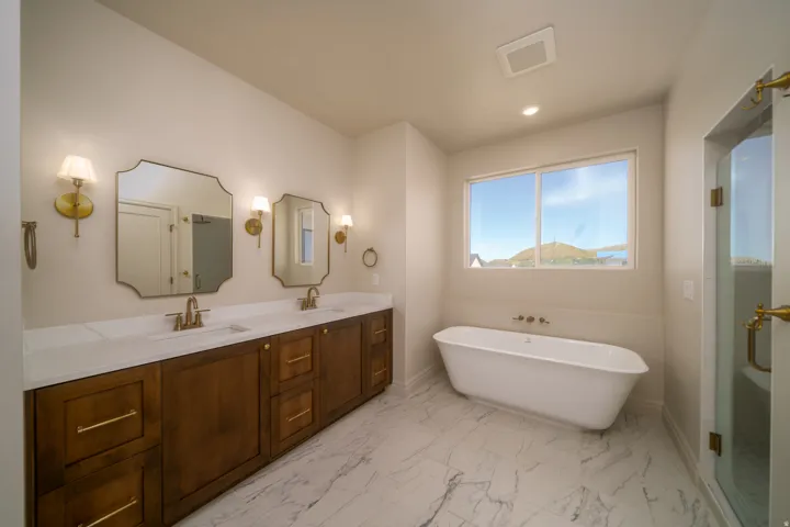 1125 E Center St, Hyde Park, Utah 84318