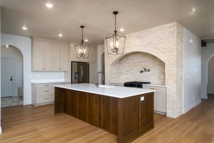 1125 E Center St, Hyde Park, Utah 84318