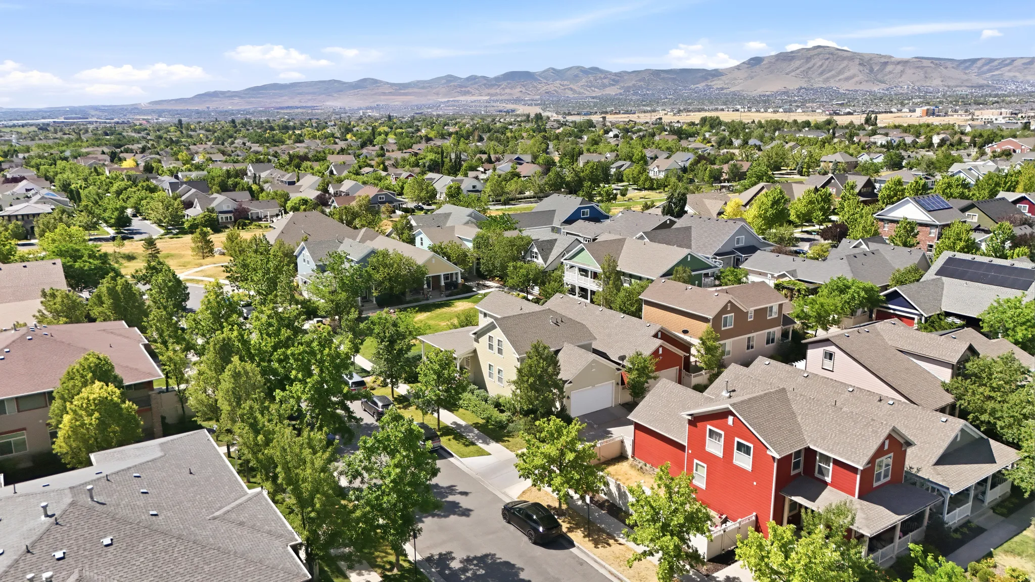 Expansive neighborhood featuring numerous detached single-family residences
