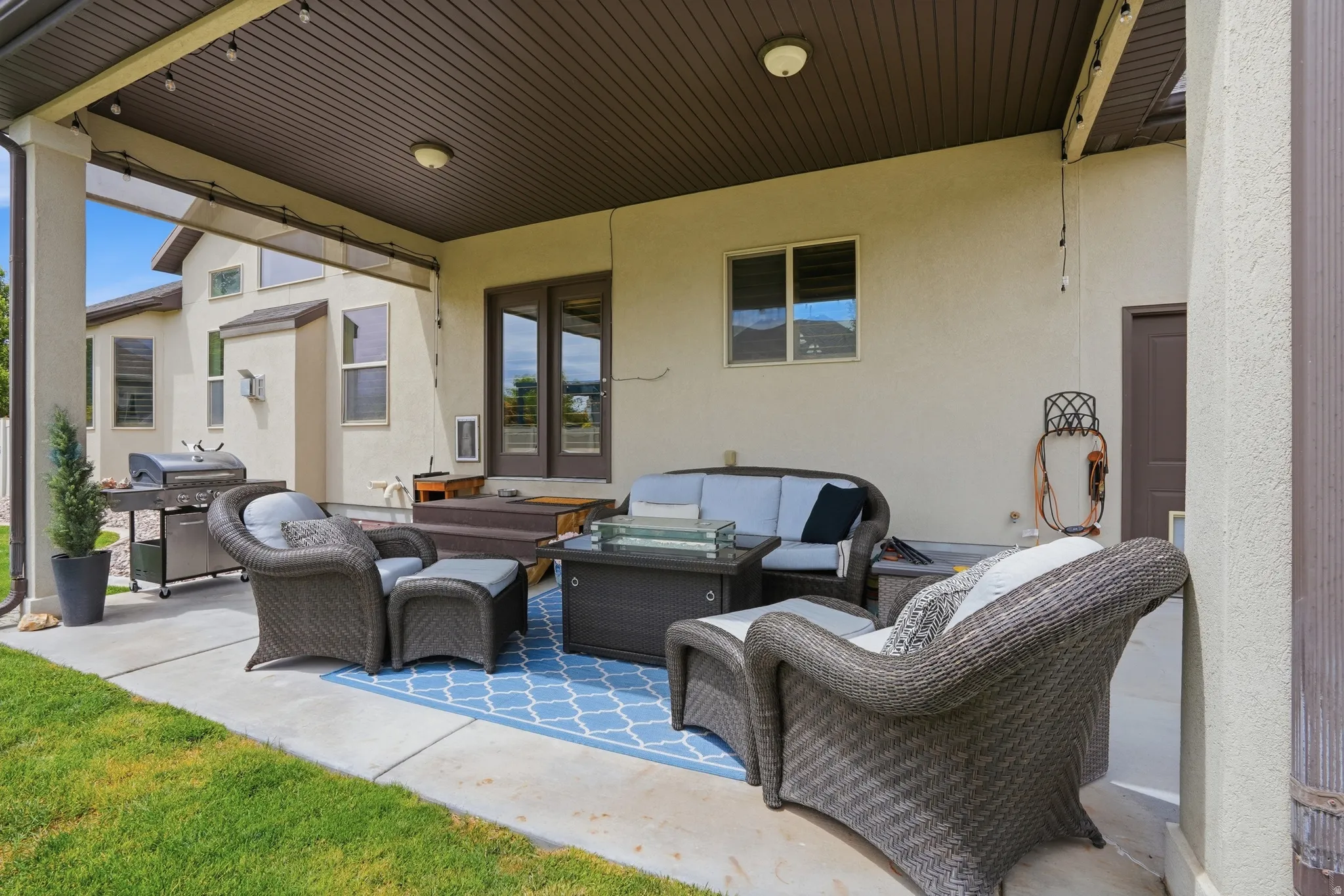 Covered patio featuring a slatted ceiling, recessed lighting, and string lights