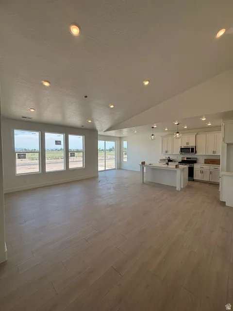 SPACIOUS KITCHEN W/ WHITE CABINETS & QUARTZ COUNTERTOPS!