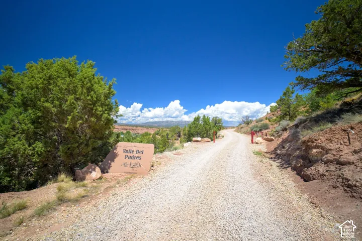 Community, Gated Entrance