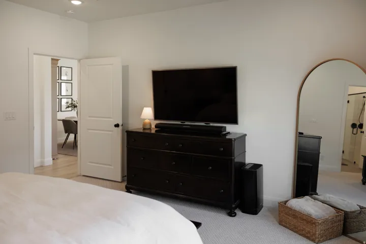 Neutral wall paint throughout