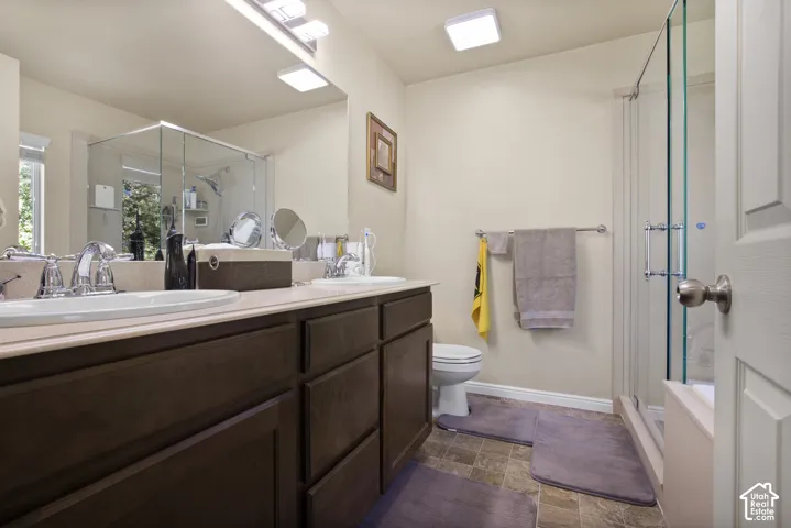 Double vanity with undermount sinks, chrome faucets, and a light-toned countertop
