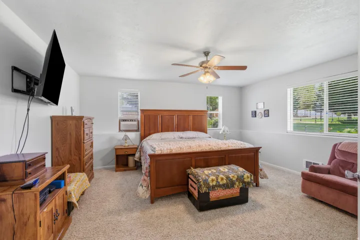161 E 100 N, Bicknell, Utah 84715