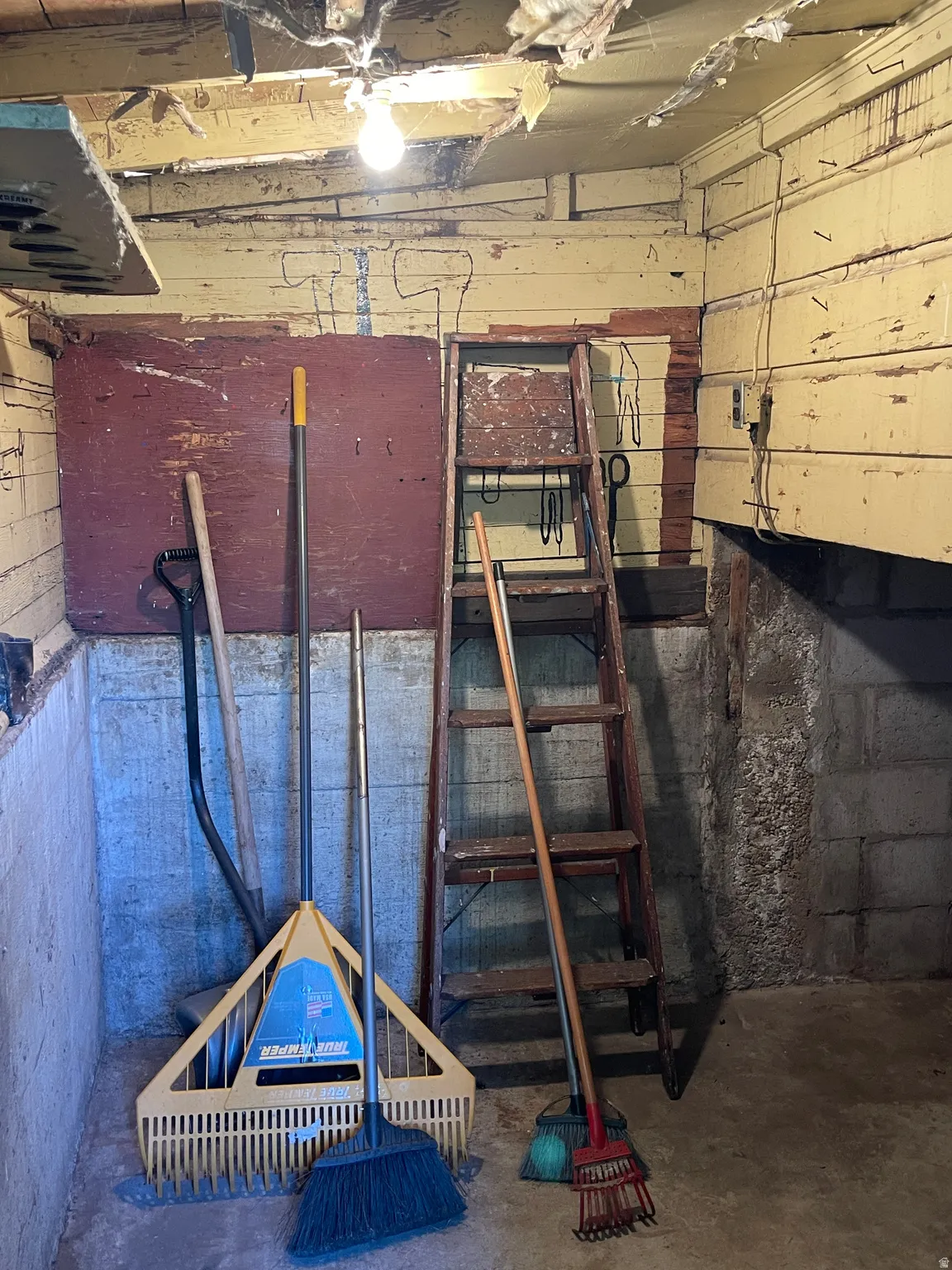 Crawl Space extra Storage