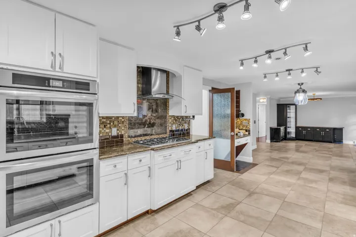 5629 S Laurelwood St, Holladay, Utah 84121
