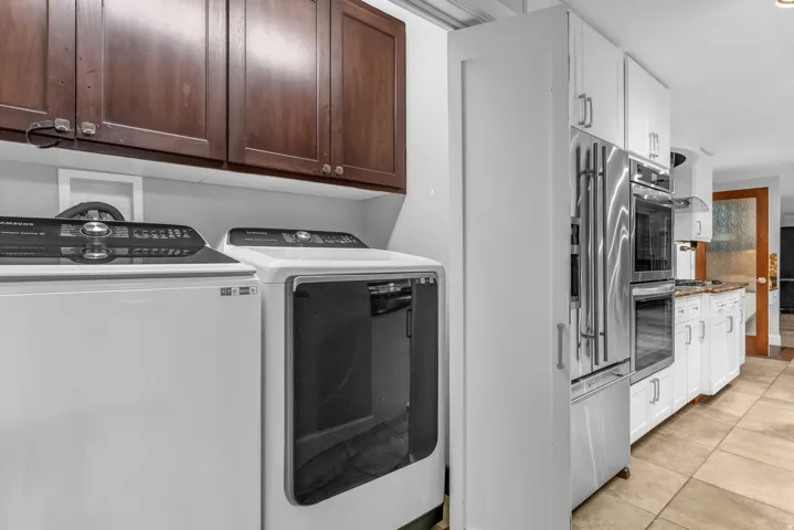 5629 S Laurelwood St, Holladay, Utah 84121