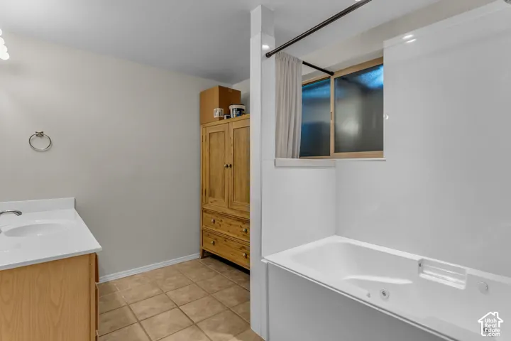 5629 S Laurelwood St, Holladay, Utah 84121
