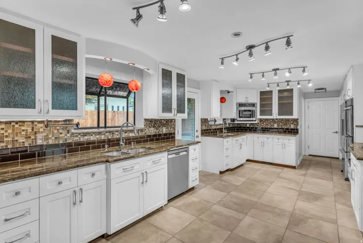 5629 S Laurelwood St, Holladay, Utah 84121