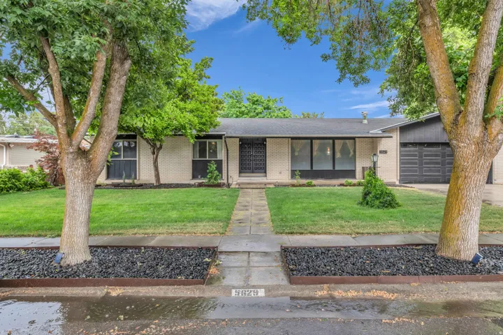 5629 S Laurelwood St, Holladay, Utah 84121