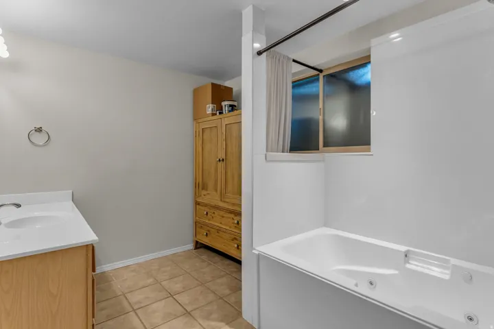 5629 S Laurelwood St, Holladay, Utah 84121