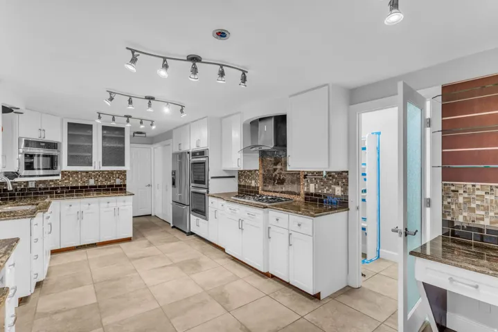 5629 S Laurelwood St, Holladay, Utah 84121