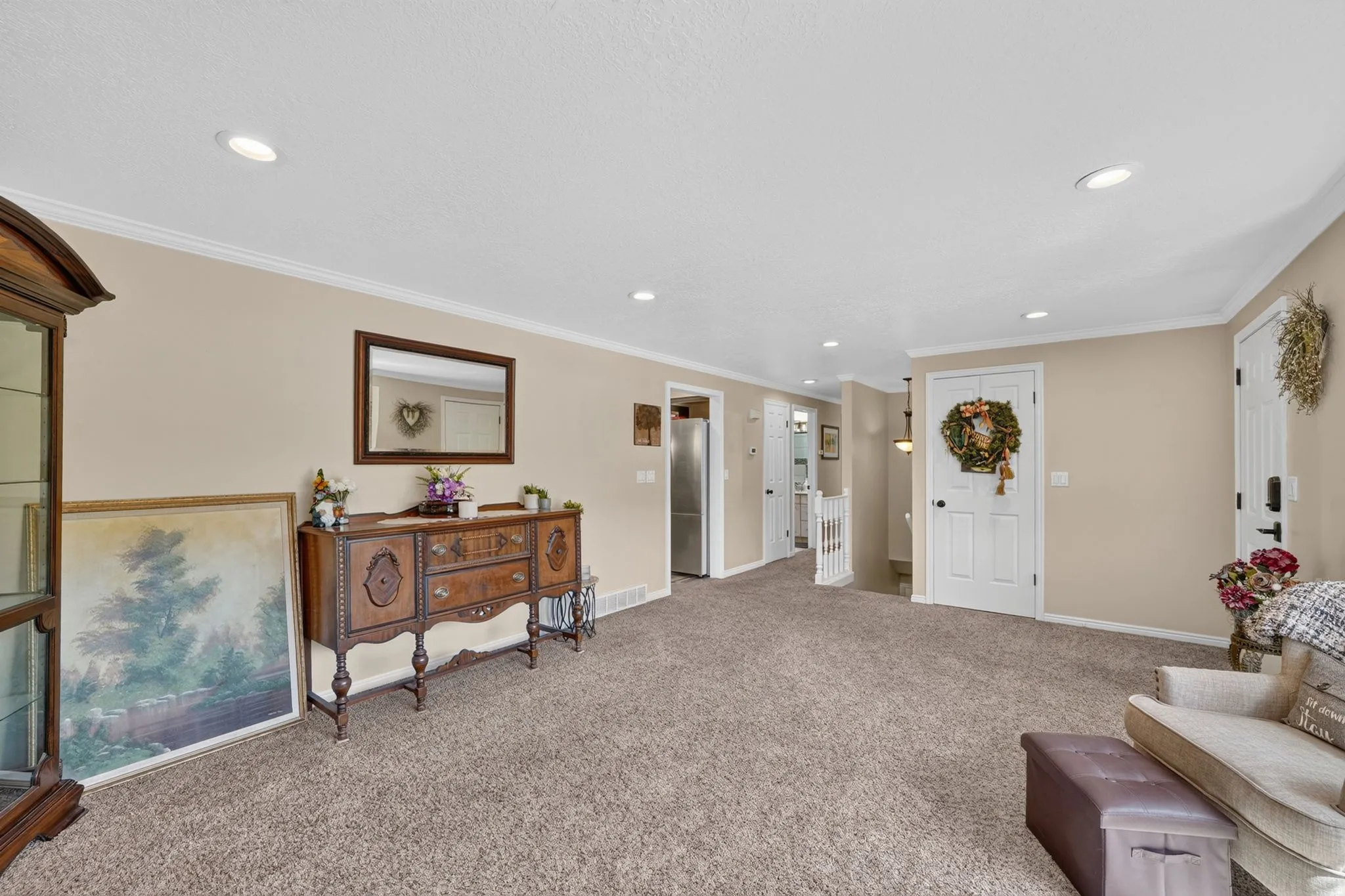 Wall-to-wall carpeting and neutral wall tones