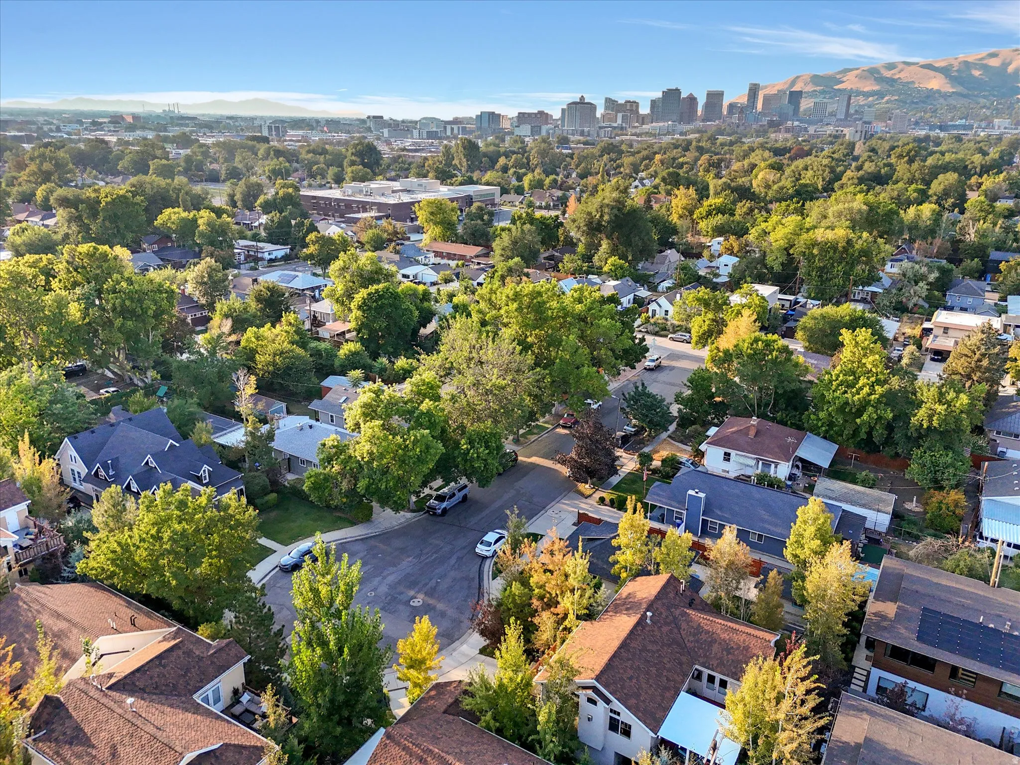 Bird's eye view of skyline and a mountainous background