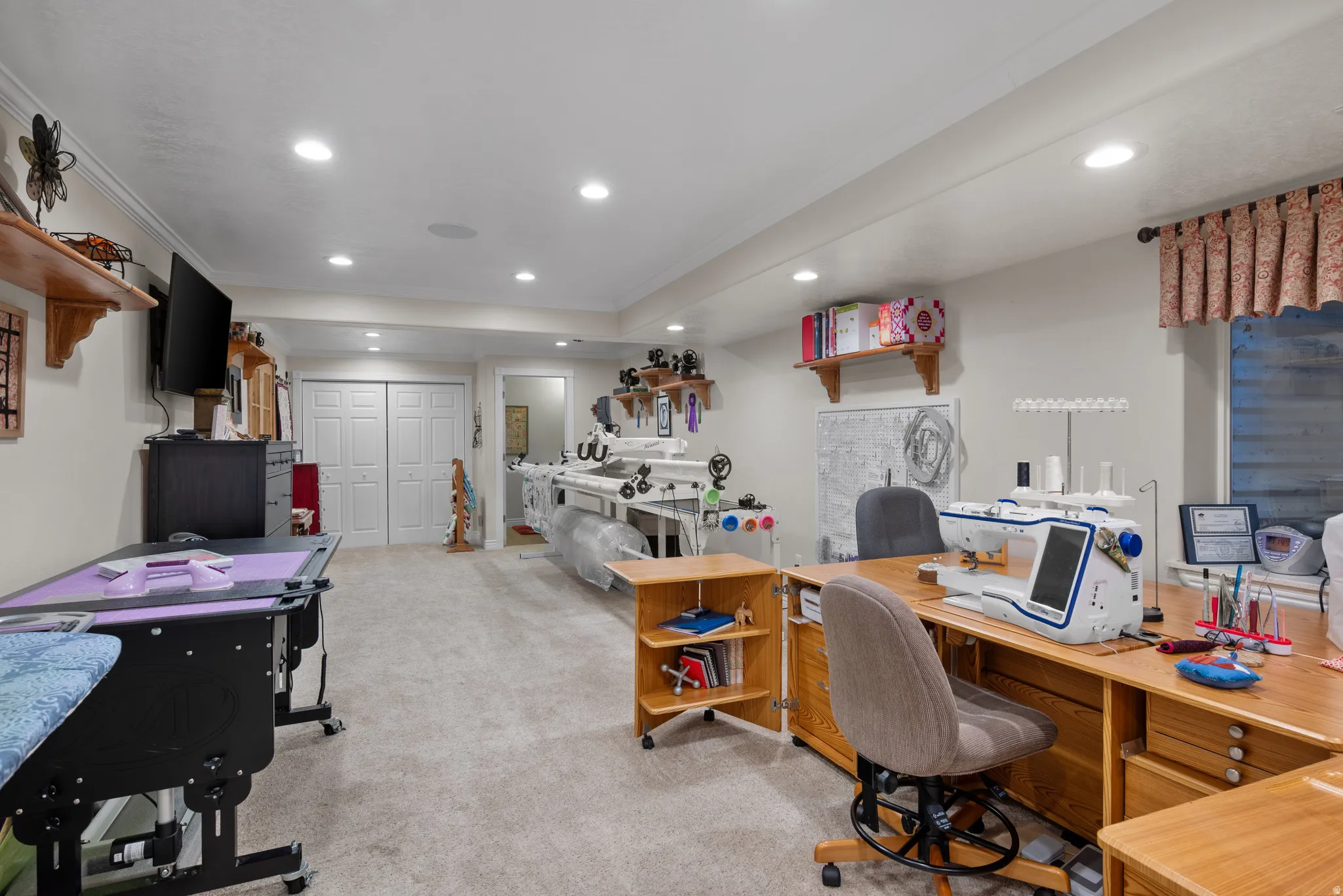 oversized Basement bedroom 3 - being used as a craft/ quilting room