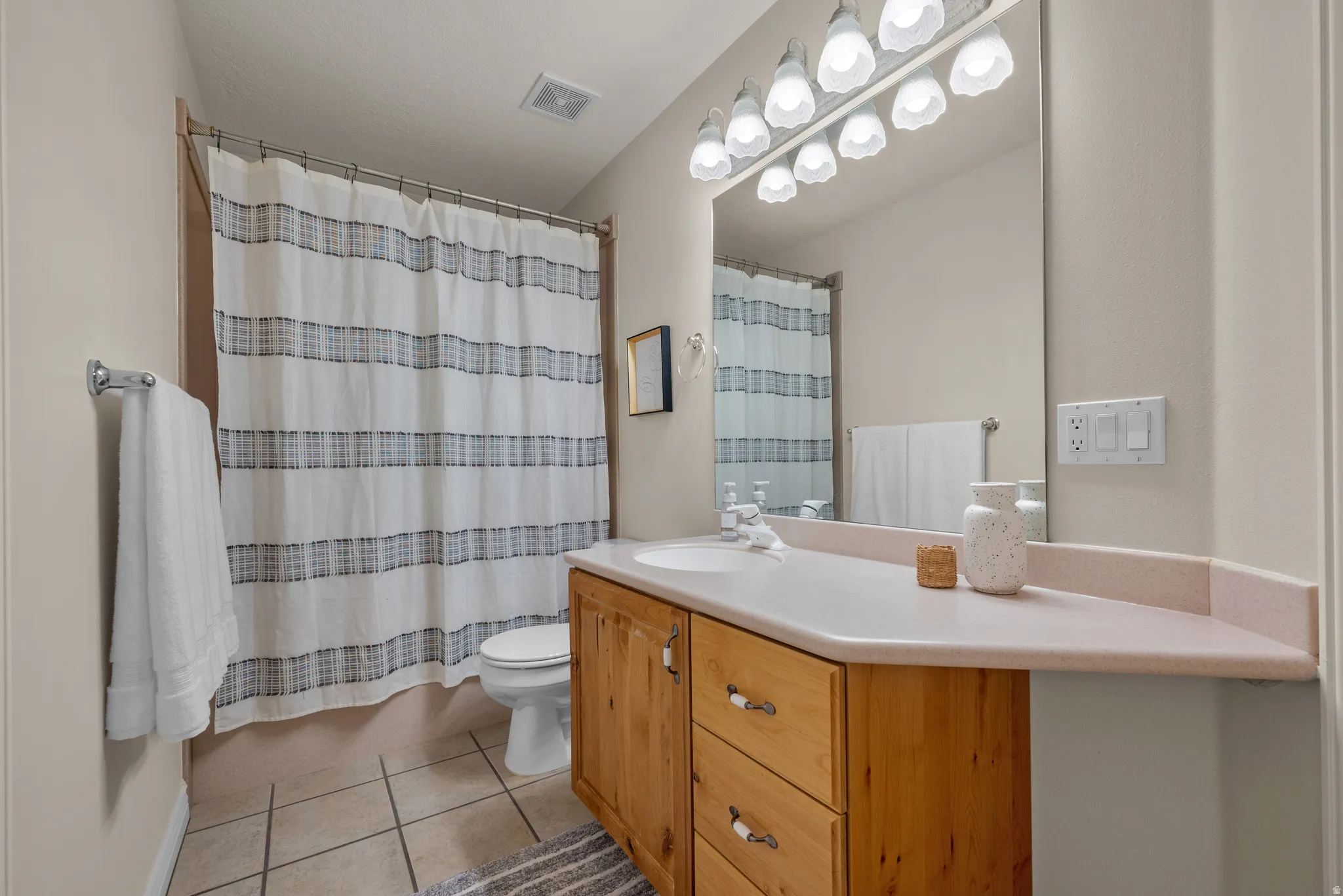 Main hall bathroom