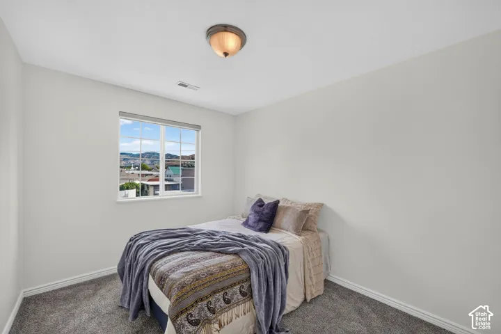 Room with neutral wall paint and gray carpeting