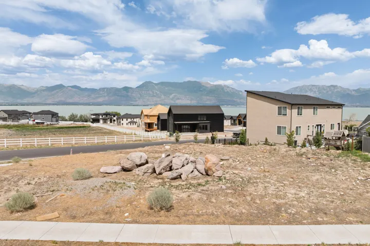Expansive property featuring a flat, buildable lot