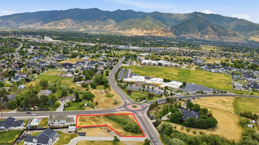 Expansive land parcel outlined in red, featuring natural vegetation