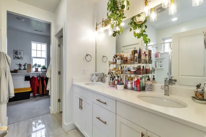 Primary bedroom ensuite bathroom