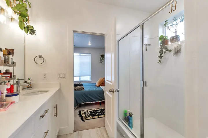 Primary bedroom ensuite bathroom