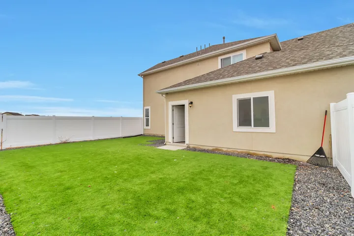 Professionally designed and fully fenced side yard.