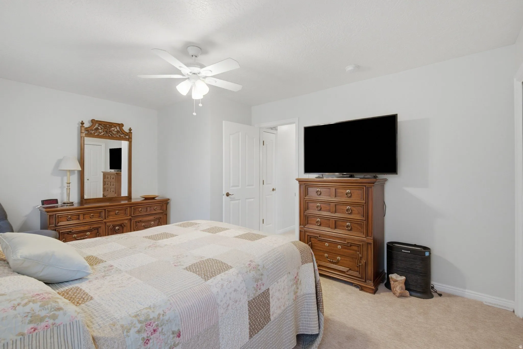 Neutral wall tones with carpet flooring and white baseboards