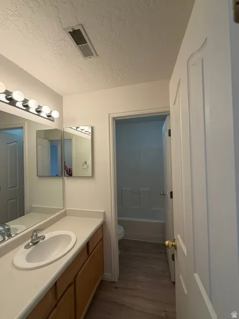 Fresh paint & brand new flooring in Main Bathroom
