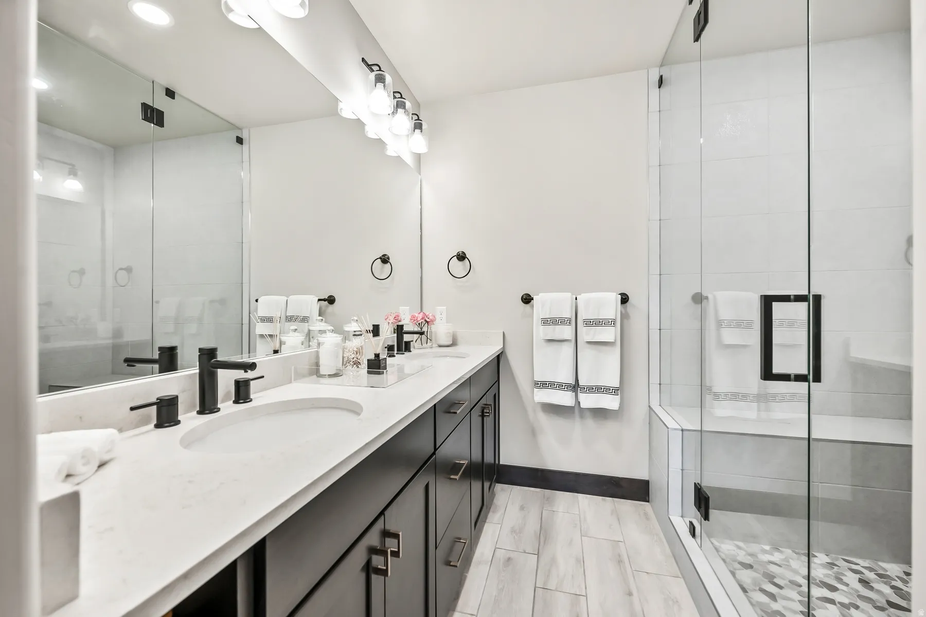 Dual vanity with integrated sinks and matte black fixtures