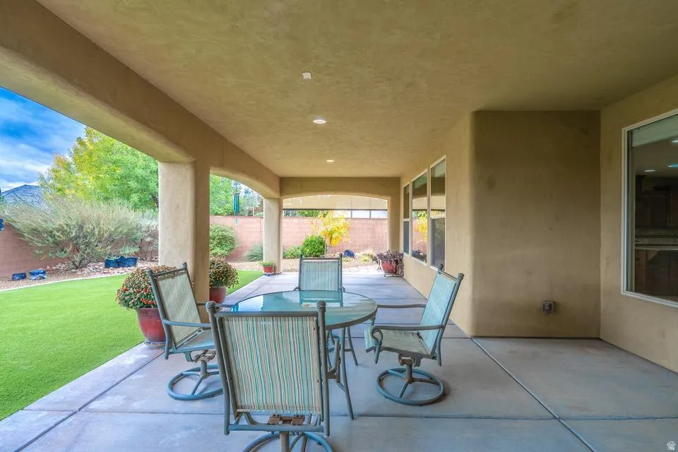 Expansive covered patio featuring concrete flooring and recessed lighting