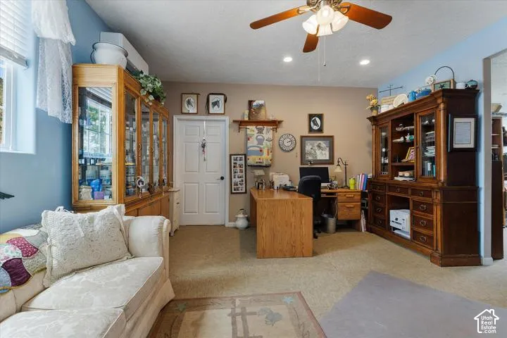 Spacious room featuring neutral carpeting, a ceiling fan with integrated lighting, and recessed overhead lighting
